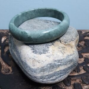 Elegant Green Jade Stone Bangle Bracelet 2.25" gap